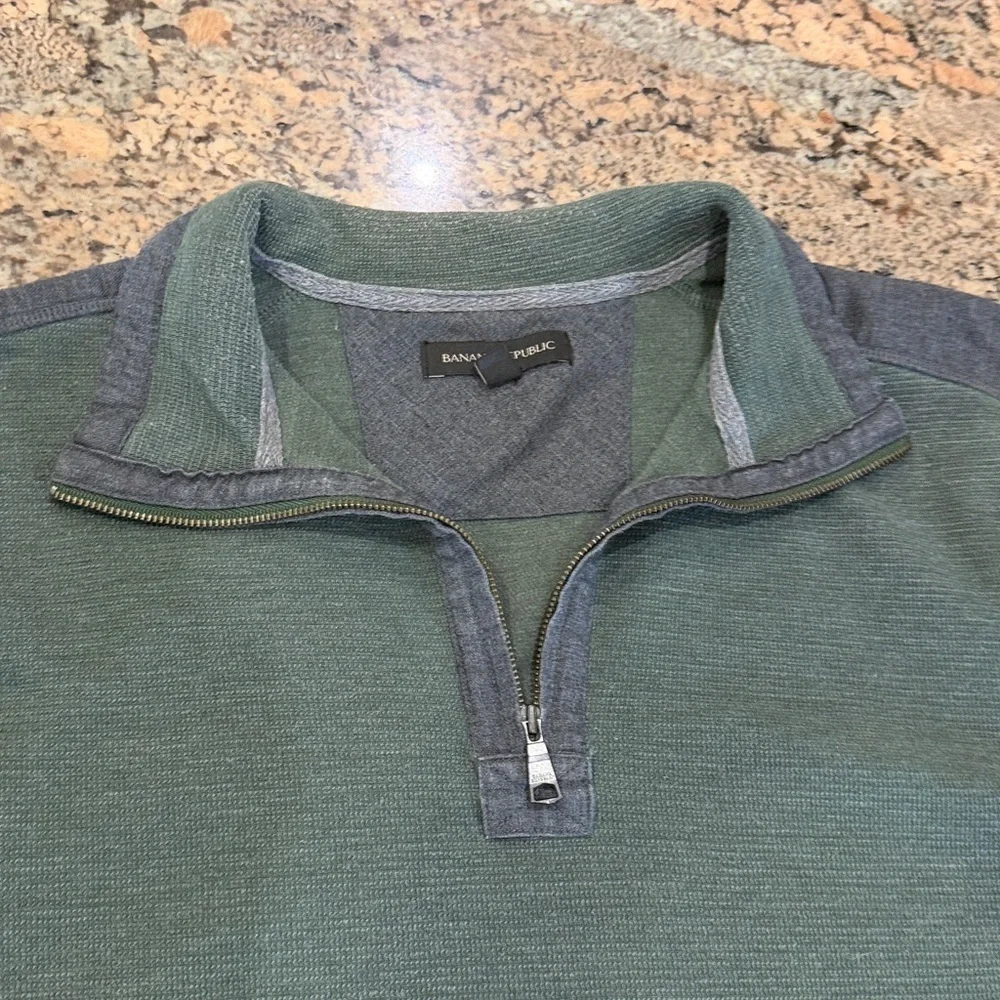 Banana Republic Men's Green Zip-Front Knit Pullover with Dark Trim